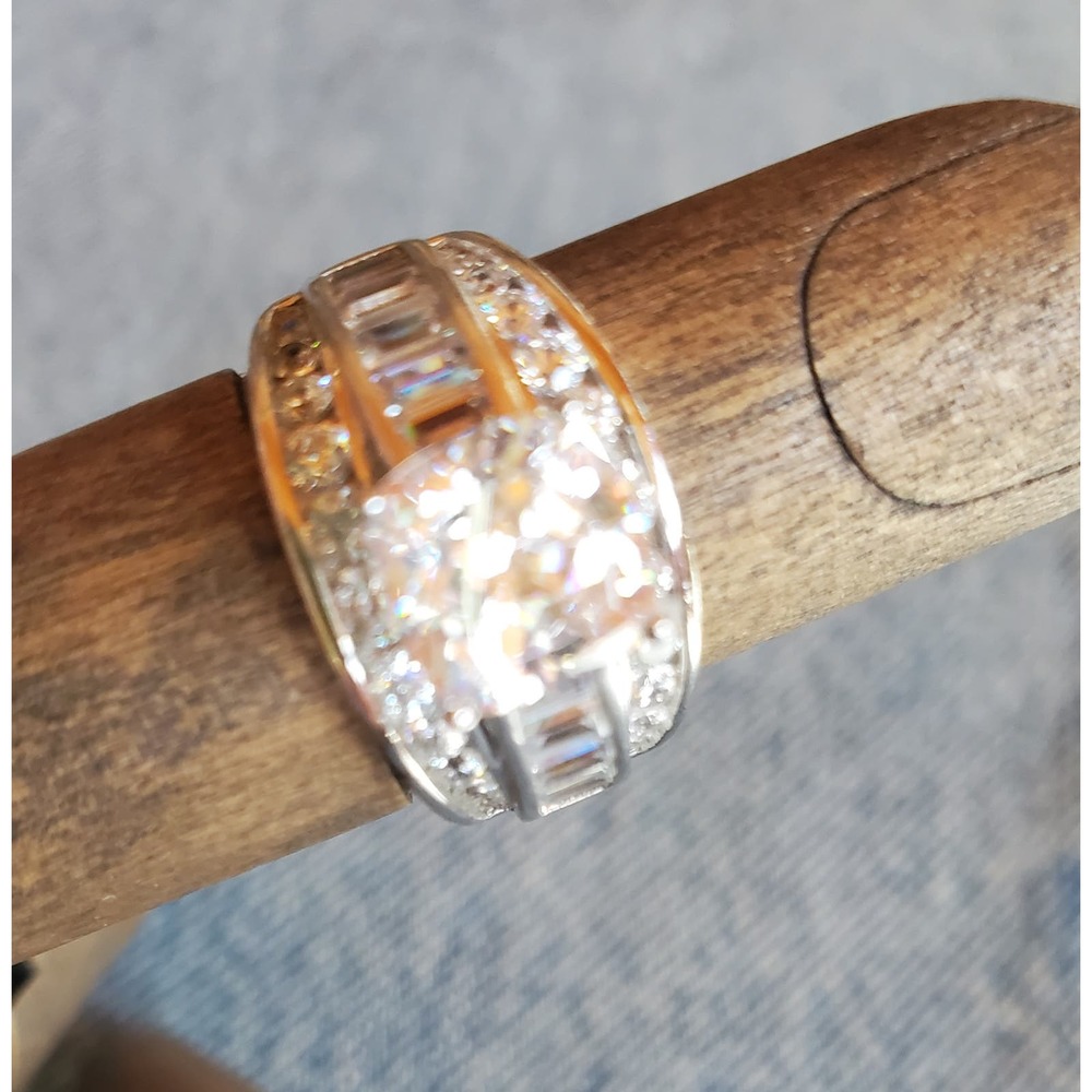 Gorgeous crystal c.z and sterling silver ring princess and channel set